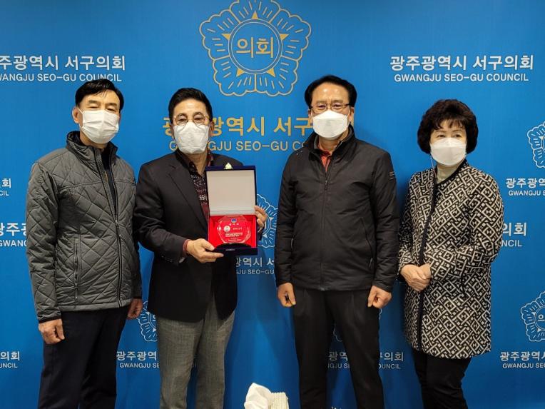 김태영 의장, 지역주민들로 부터 감사패 수상