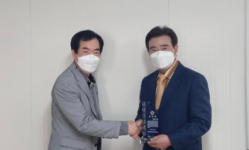 20210526 강기석 의원 주민들로부터 감사패 수상
