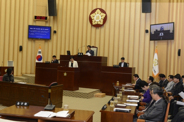 김수영 의원(의회운영위원장)구청장 및 관계공무원 출석요구의 건에 대한 제안설명 
