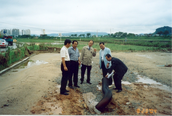 침수 피해지역 현장 방문 활동(2004. 8.23)