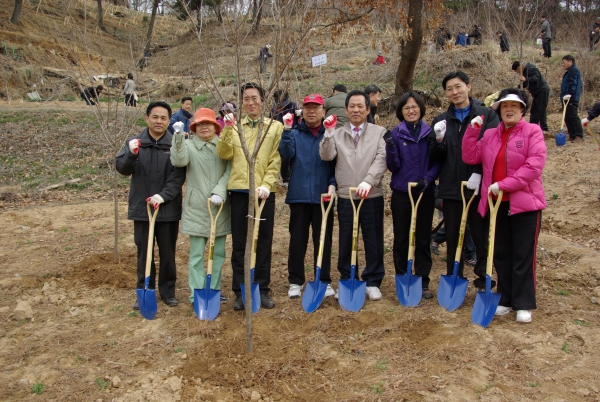 제64회 식목일 나무심기 행사 참석(2)