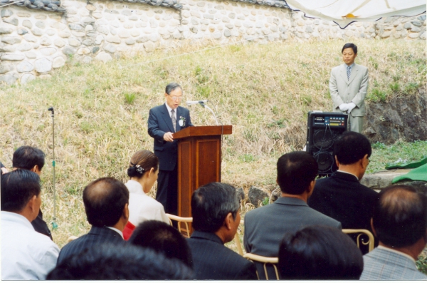 학산사 김세근 장군 추모제 참석(2004. 4.18)