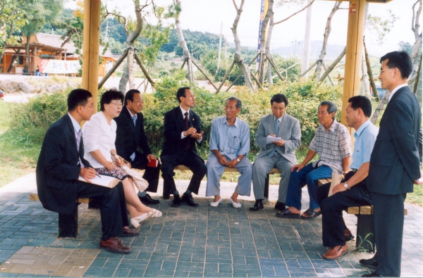 사회도시위원회 전평제 쉼터 이용 주민 의견수렴(2003. 8.29)