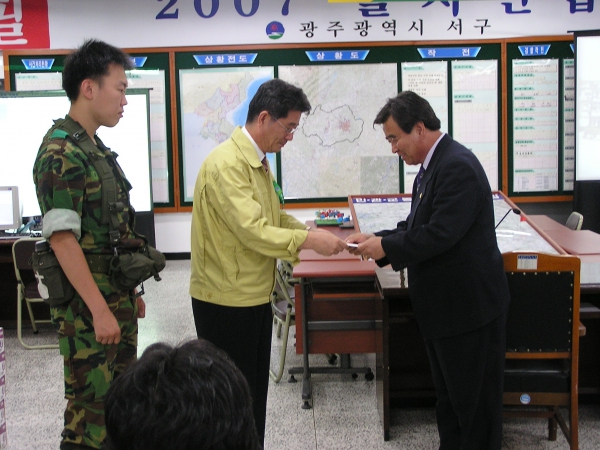 서구의회 \'2007을지연습참관 위문