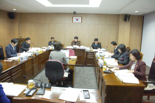 제202회 제2차 정례회 사회도시위원회 회의(2012년도 예산심사)