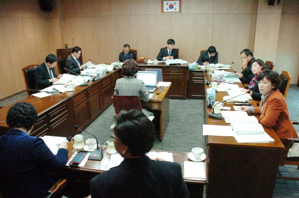 제213회 서구의회 제2차 정례회 사회도시위원회 회의(2013년도 예산심사) 