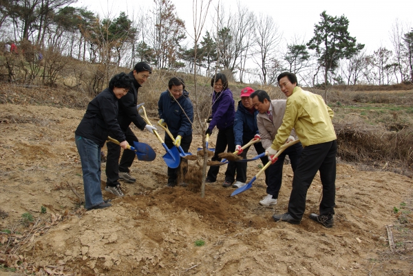 제64회 식목일 나무심기 행사 참석