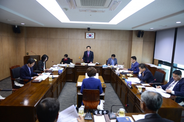 사회도시위원회, 행정사무삼사 및 2018년도 예산안 심사 